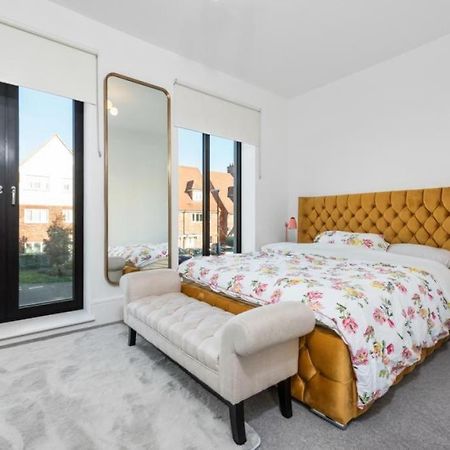 Amazing New Built Townhouse With Garden In London Βίλα Hendon Εξωτερικό φωτογραφία
