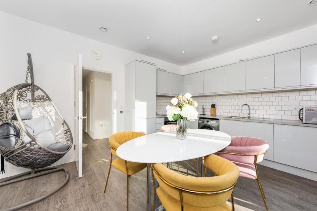 Amazing New Built Townhouse With Garden In London Βίλα Hendon Εξωτερικό φωτογραφία