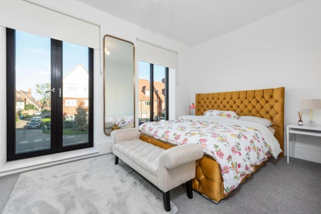 Amazing New Built Townhouse With Garden In London Βίλα Hendon Εξωτερικό φωτογραφία