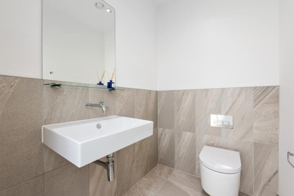 Amazing New Built Townhouse With Garden In London Βίλα Hendon Εξωτερικό φωτογραφία