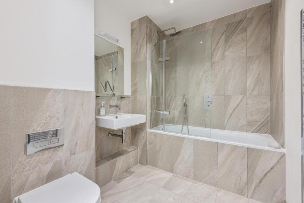 Amazing New Built Townhouse With Garden In London Βίλα Hendon Εξωτερικό φωτογραφία